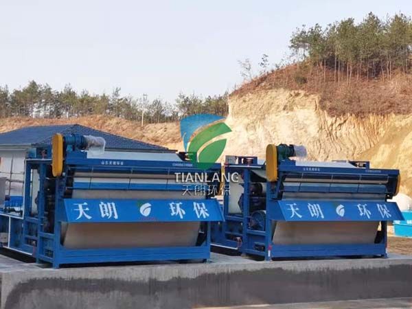 湖北黄冈洗沙泥浆带式压滤机安装现场